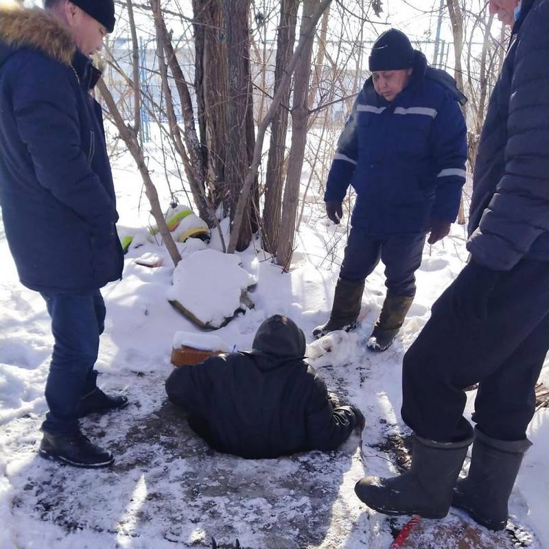 Соцработники помогли неходячему павлодарцу выбраться из колодца